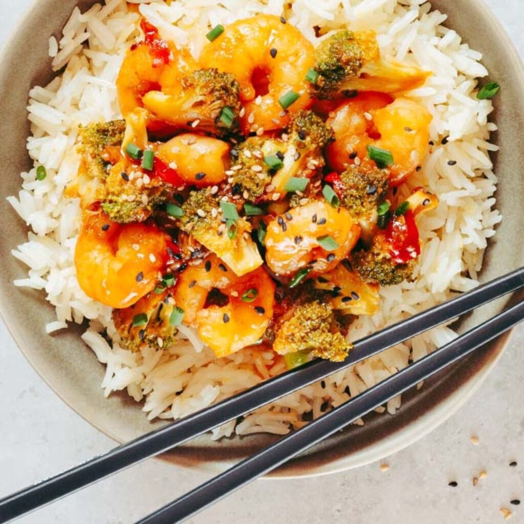 Arroz Basmati com bróculos, camarão e molho teriyaki