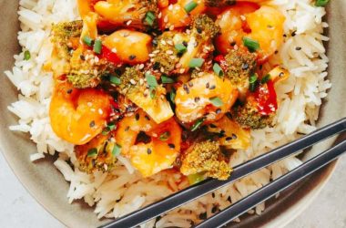 Arroz Basmati com bróculos, camarão e molho teriyaki