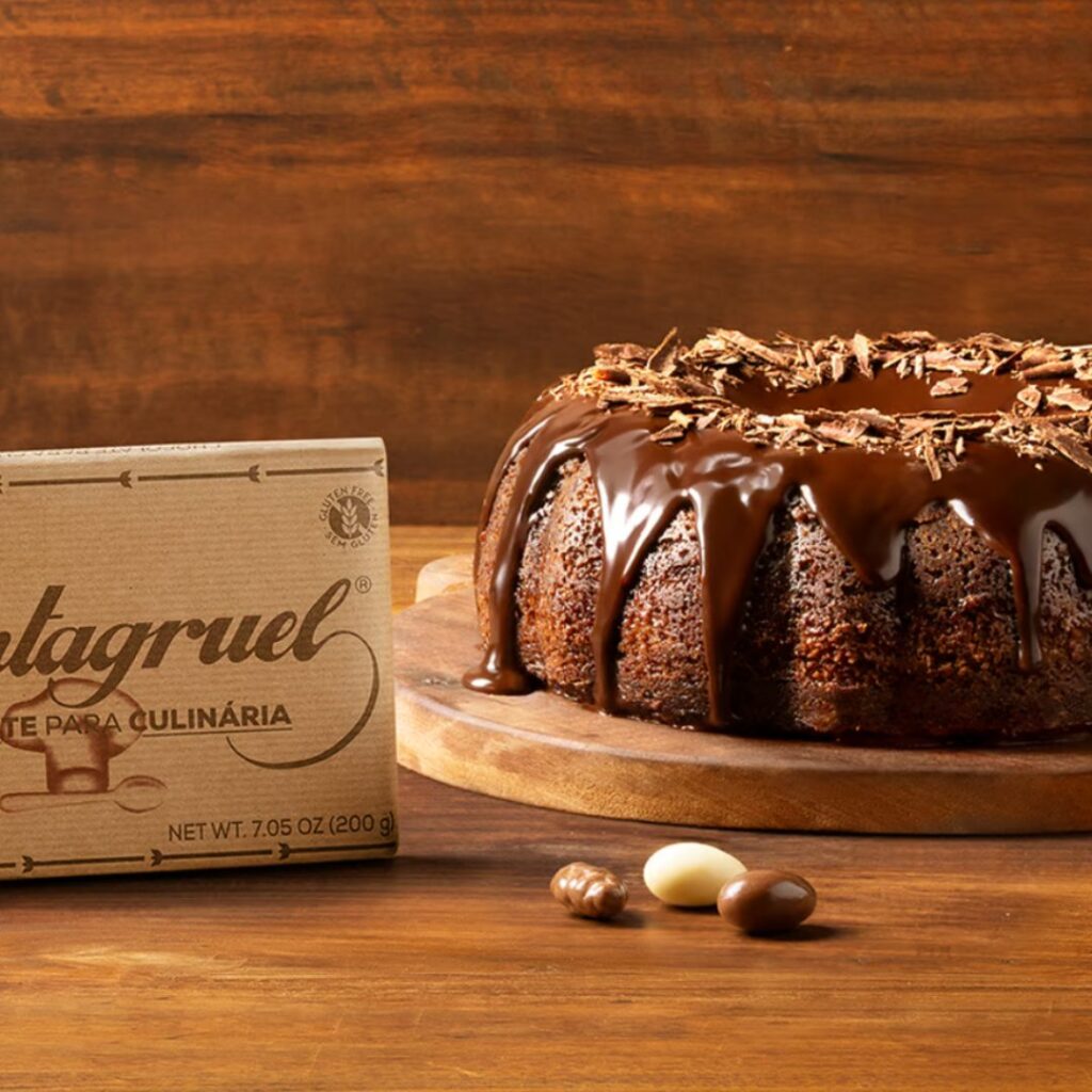 Bolo de Chocolate com Calda de Chocolate