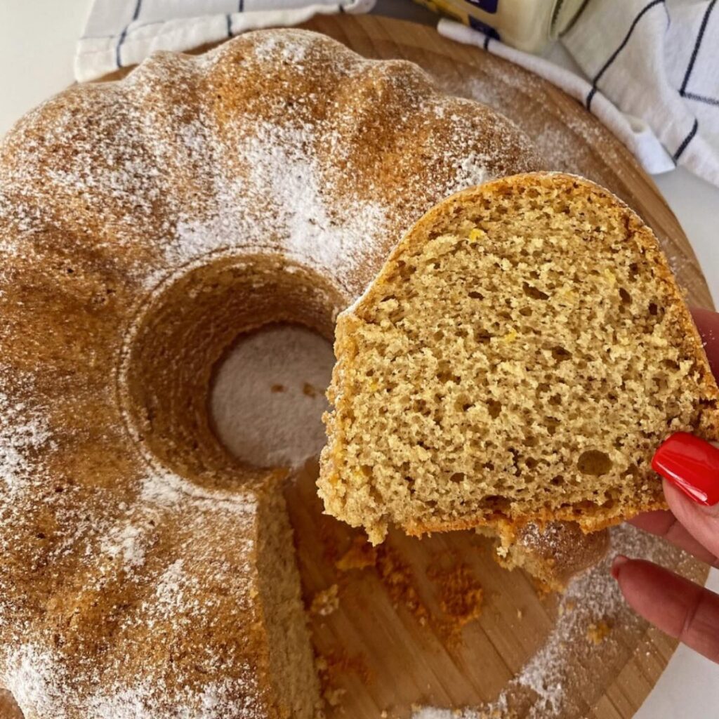 Bolo de maionese com canela e limão