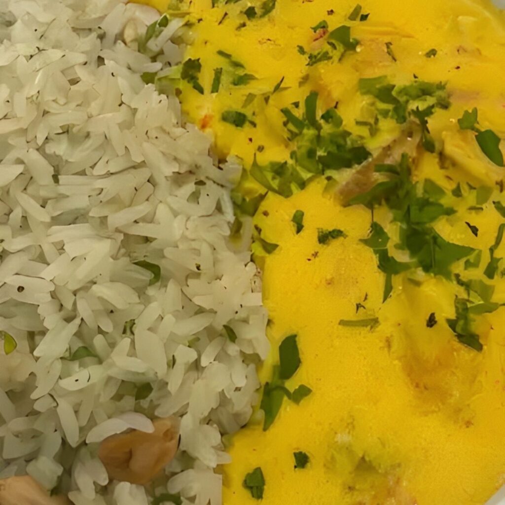 Caril Cremoso de Camarão com Arroz de Caju