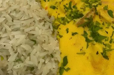 Caril Cremoso de Camarão com Arroz de Caju