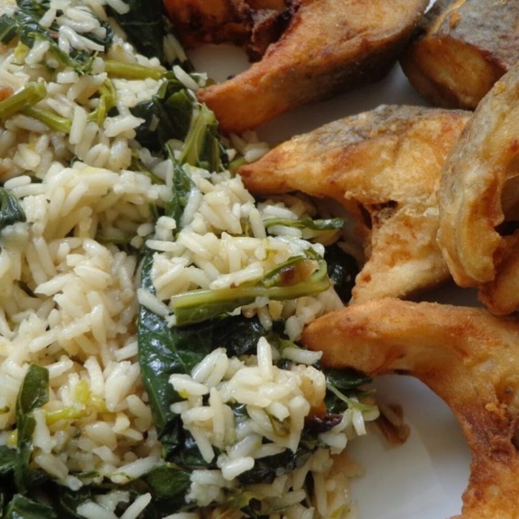 Robalos fritos com arroz de grelos