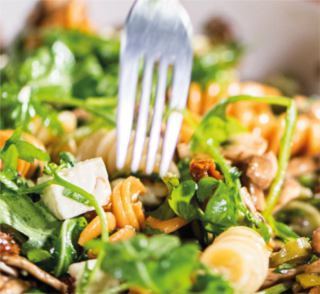 Salada de Massa Espiral e Cogumelos