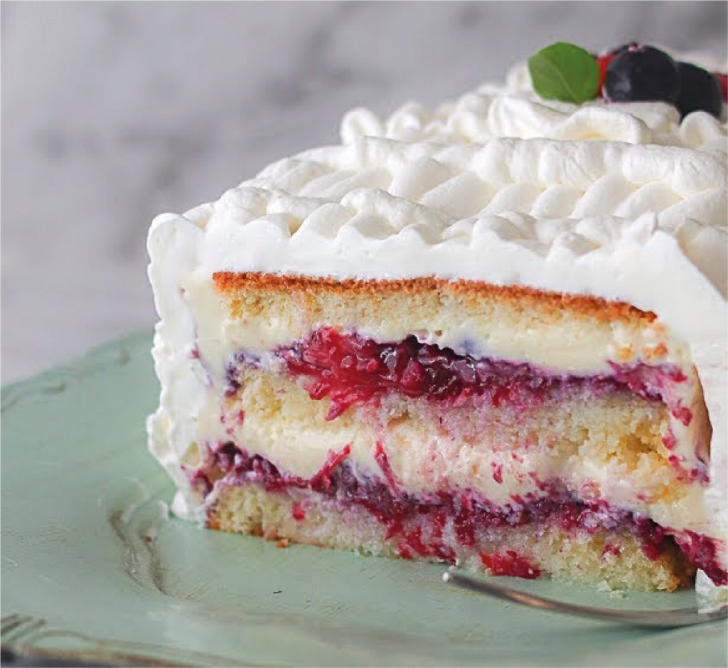 Bolo de Azeite Gallo Extra Virgem Reserva com Frutas Vermelhas e Mousse de Chocolate Branco