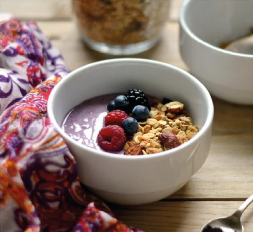 Açaí de Iogurte com Granola e Frutos Vermelhos