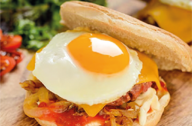 Hambúrguer com Queijo em Bolo do Caco