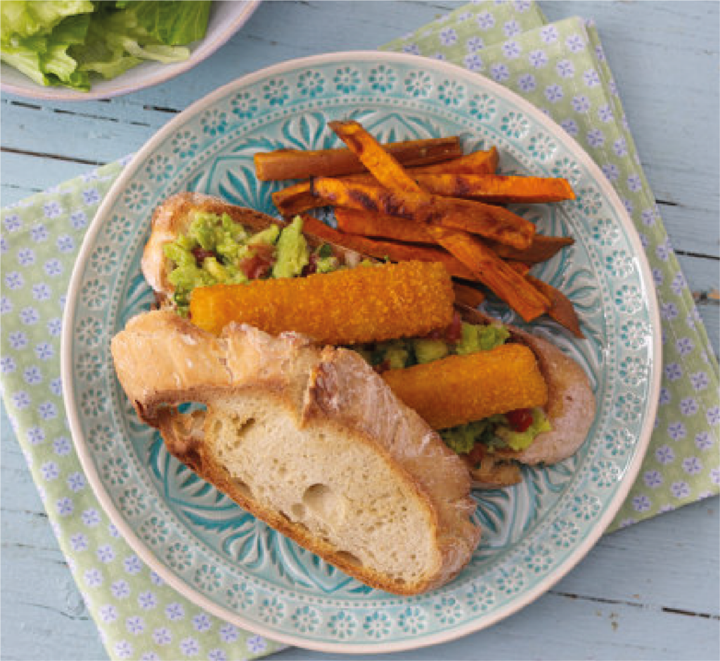 Sandes de Barrinhas de Pescada Panada com Abacate e Palitos de Batata-Doce