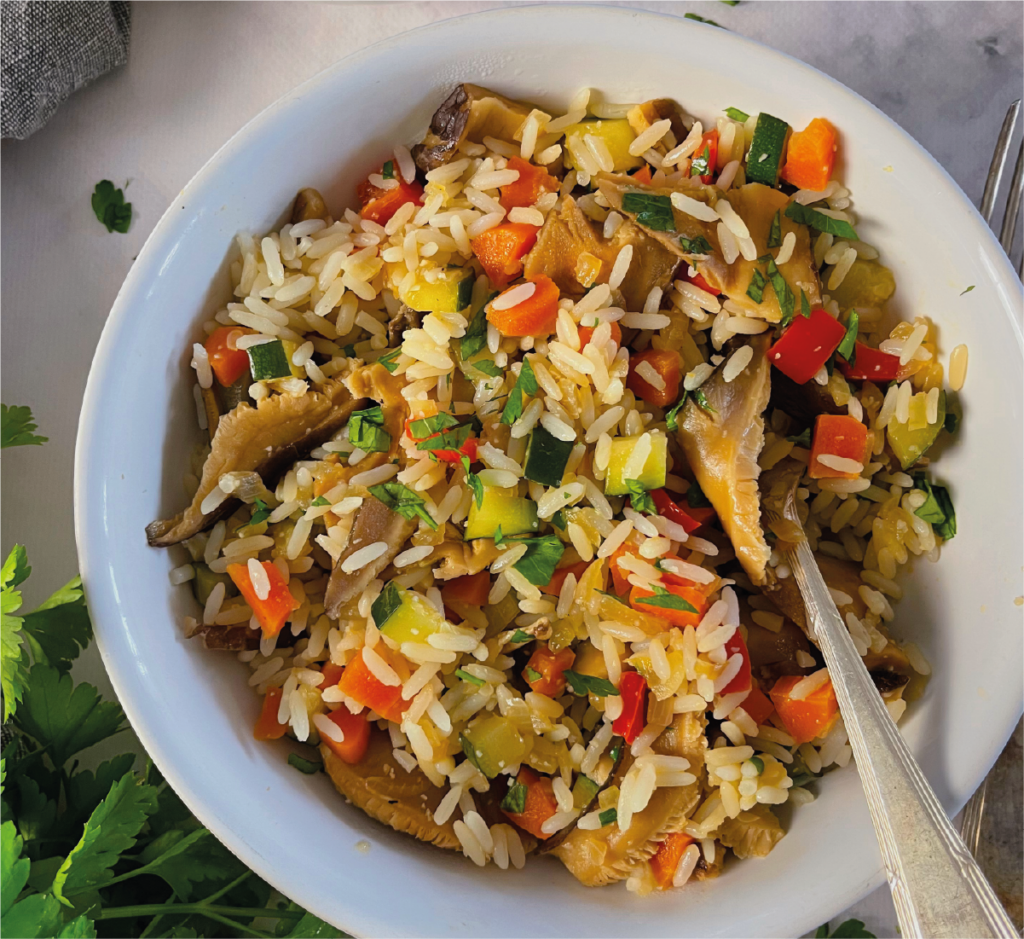 Cogumelos e Legumes Salteados com Arroz Vermelho