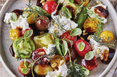 Salada de Burrata com Tomate e Azeitonas