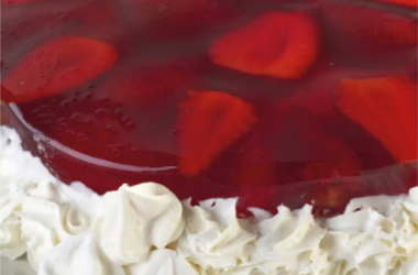 Bolo Gelatina de Morango com Mousse de Café