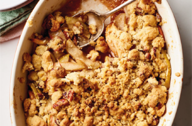 Crumble de Maçã com Nozes e Canela