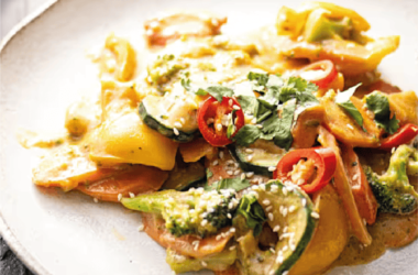 Salteado de Legumes com Molho de Amendoim