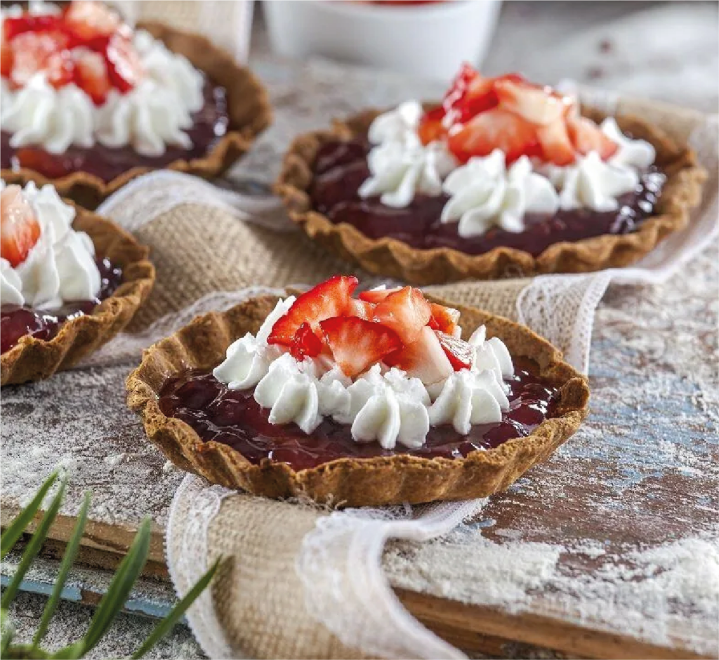 Tartes de Massa Espelta com Chantilly e Morangos