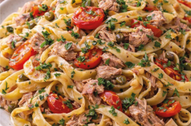 Tagliatelle de Atum, Anchovas e Alcaparras