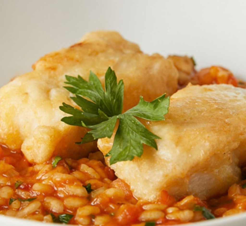 Medalhões de Pescada com Arroz de Tomate