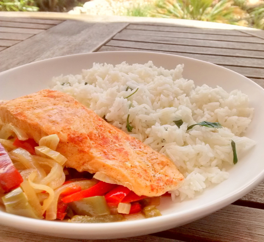 Salmão com Arroz de Pimentos
